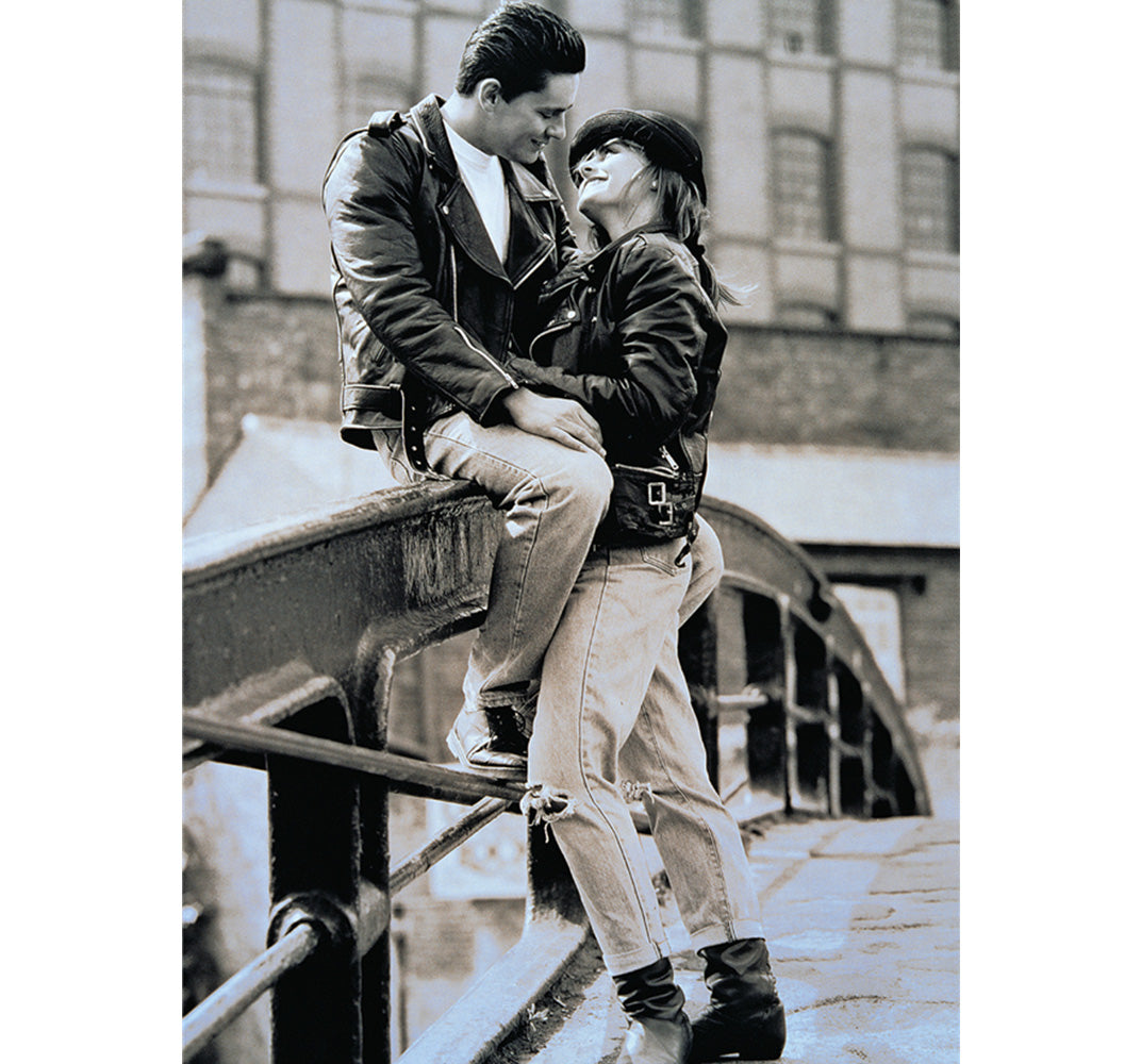 Lovely Couple is Wooden 1000 Piece Jigsaw Puzzle Toy For Adults and Kids